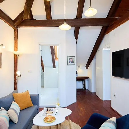 Sophie 2 - Old Town Heritage Apartment *