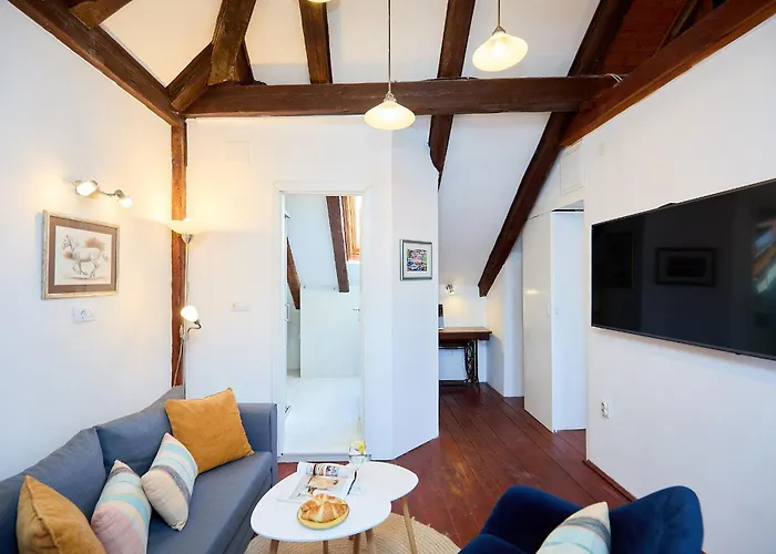 Sophie 2 - Old Town Heritage Apartment *