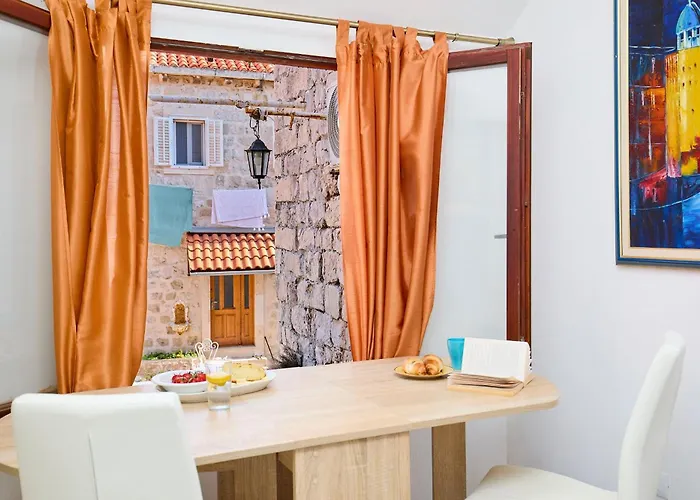 Sophie 2 - Old Town Heritage Apartment *