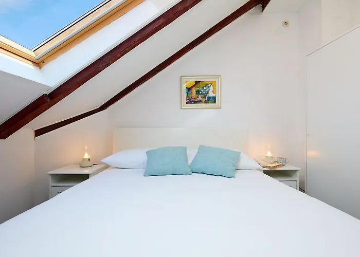 Sophie 2 - Old Town Heritage *